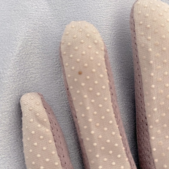 EUC lacy pink driving gloves - Picture 6 of 6